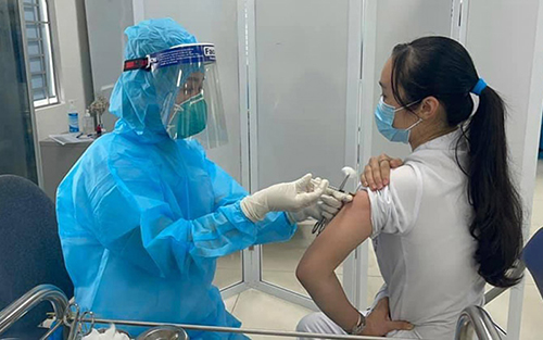 5 người bị phản ứng phụ sau tiêm vaccine Covid-19