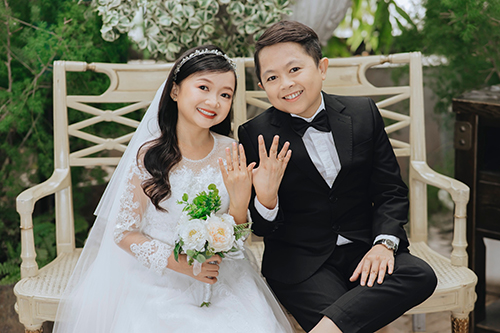 Chuyện tình cổ tích của cặp đôi tí hon