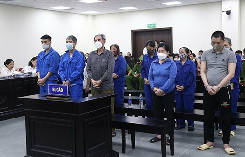 Đánh tráo loạt sổ đỏ, lừa đảo chiếm đoạt hàng chục tỷ đồng ở Hà Nội