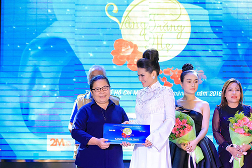 Hoa khôi Hương Hoàng: Tôi đi lên từ nghèo khó, nên tôi hiểu được sự quý giá của từng bữa ăn !