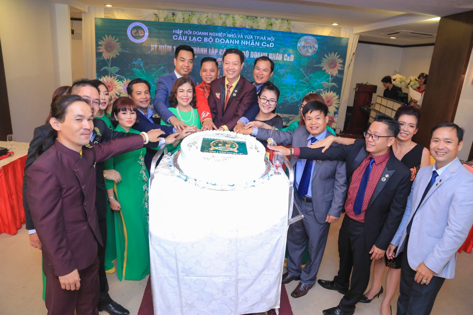 Đông đảo doanh nhân đến chúc mừng CLB Doanh nhân C&D tròn một tuổi
