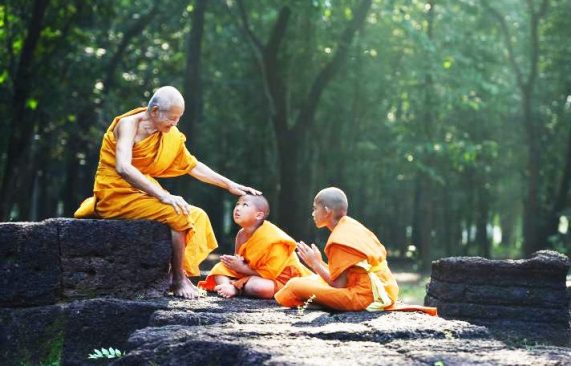 Khi giao thiệp giữa người với người, quý nhất ở hai chữ ''chân thành''