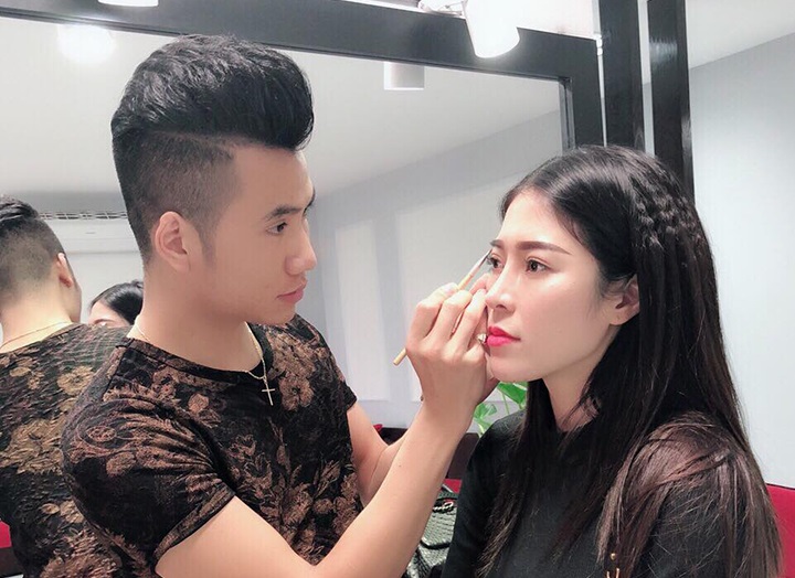  Nam Model trở nên giàu có nhờ công nghệ phun xăm độc quyền có 1-0-2