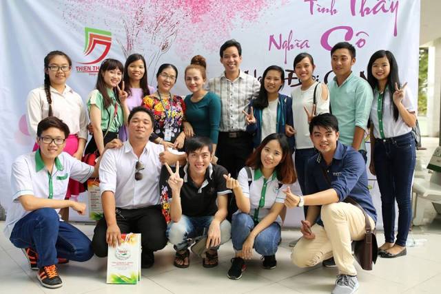 Trong ký ức thời sinh viên của chúng tôi, những năm tháng học tập dưới mái trường Cao đẳng Kinh tế - Công nghệ TP. HCM (HIAST) có lẽ là một vùng trời kỷ niệm sẽ không bao giờ quên.  Chúng tôi ít nhiều cũng đã có ba năm học tập nơi đây, những buồn vui đều có đủ và hơn hết là từng cành cây, nhánh lá, khung cửa sổ đều chất chứa những kỉ niệm khó phai.