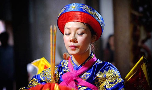 Nhiếp ảnh gia người Mỹ Tewfic El-Sawy và cuốn sách ''Hầu Đồng''