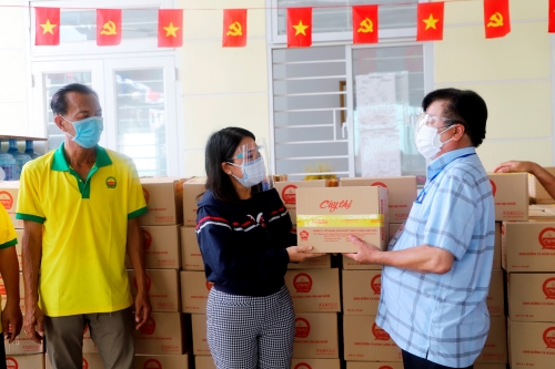 AK FOOD lan toả yêu thương, hỗ trợ bà con khó khăn giữa đại dịch COVID-19