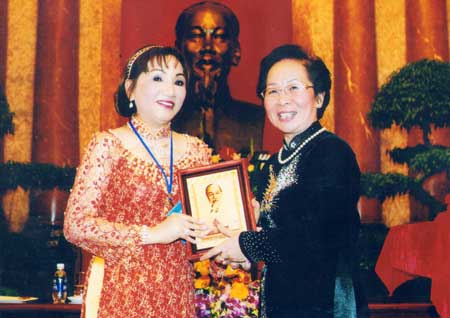 NỮ DOANH NHÂN BÀNH THỊ KIM HƯƠNG - Thành công và chia sẻ