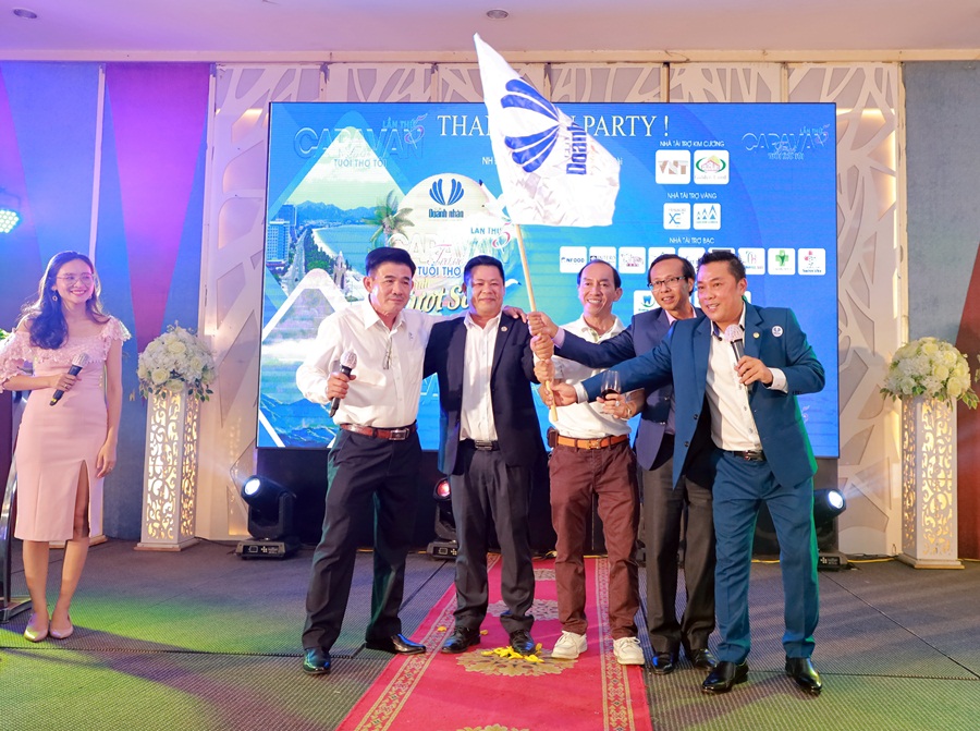 Những cảm xúc đong đầy trong Thank Party mừng thành công Caravan 2021