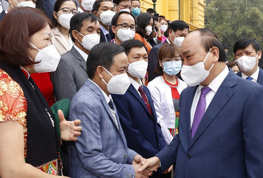 Chủ tịch nước Nguyễn Xuân Phúc: 'Chăm lo nhiều hơn nữa đội ngũ y bác sĩ, cán bộ y tế'