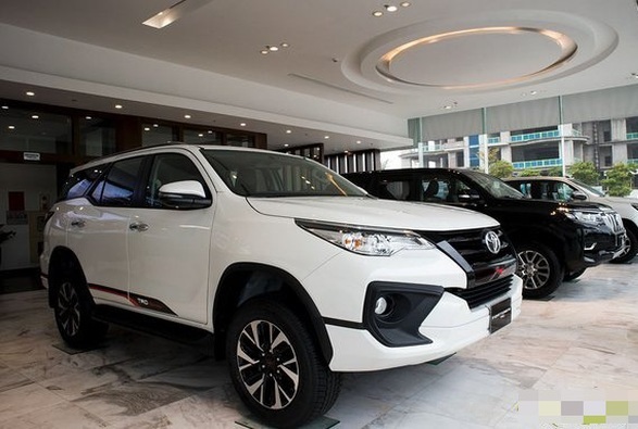 Chưa giảm phí đã đòi tăng giá: ''Ô tô nội coi chừng bị khách Việt quay lưng''