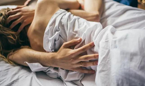 Giải mã chất lỏng trong suốt tiết ra khi chị em ''lên đỉnh''