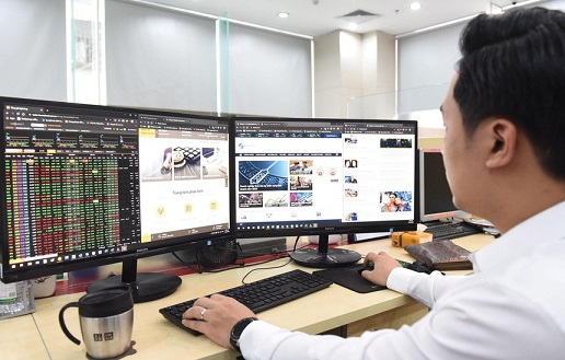 Khi nhà đầu tư chứng khoán bơi trong ''biển'' thông tin 