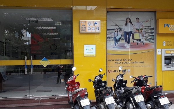 Gửi tiết kiệm hàng chục tỷ đồng tại ngân hàng, khách hàng khóc ròng vì nguy cơ “mất cả chì lẫn chài”