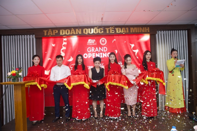 Tưng bừng khai trương showroom Yến sào Lạc Hồng 