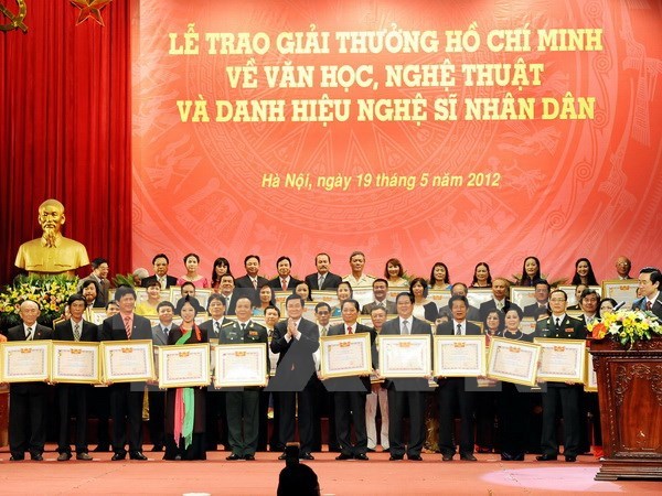 Phong tặng danh hiệu NSND, NSƯT có nên trưng cầu ý kiến?