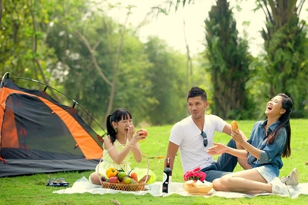 Đi dã ngoại cùng người thân