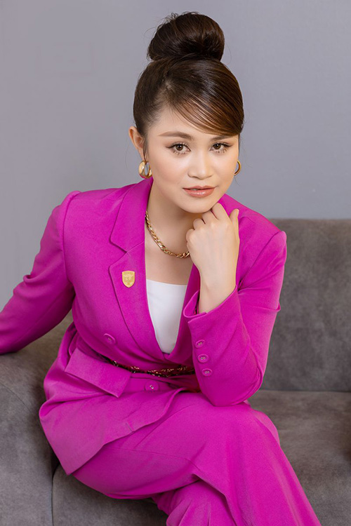 CEO Phan Huyền bén duyên với ngành kinh doanh online.