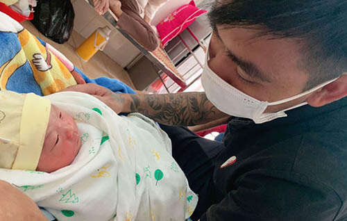 Chàng trai chịu đau 24 tiếng xăm hình bạn gái kín lưng giờ ra sao? - 6