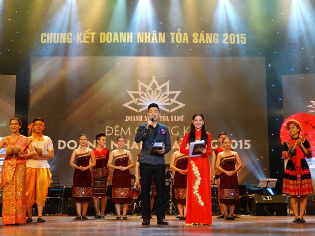 Đêm chung kết chương trình ''Doanh Nhân Tỏa Sáng 2015'' hồi hộp và kịch tính.