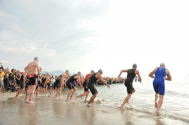 Đà Nẵng - 1.200 VĐV của 52 quốc gia tham gia giải IRONMAN 70.3 năm 2017
