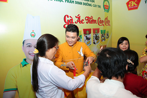 ''Hoàng tử bolero'' Đồng Thanh Tâm đồng hành cùng tiếng thơm Cây Thị