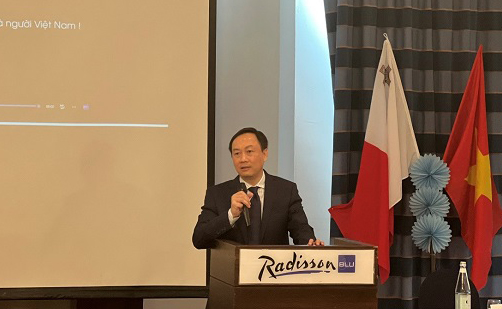 Ông Dương Hải Hưng đại sứ Việt Nam tại Malta phát biểu tại buổi lễ ra mắt cộng đồng