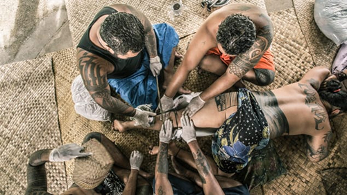 Xăm hình tại Làng văn hóa Samoa
