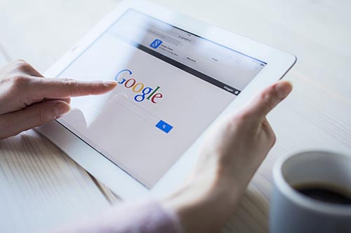 Khi tìm kiếm trên Google, kết quả trả về hàng đầu không phải là những nội dung chất lượng.