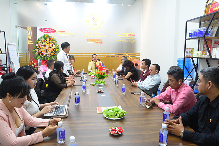 Buổi công bố có sự tham dự của nhân sự viện, doanh nghiệp khách mời và cơ quan báo chí