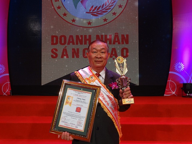 Yến Sào Ngọc Yến nhận cup  Sản phẩm dịch vụ uy tín, an toàn, chất lượng 2015