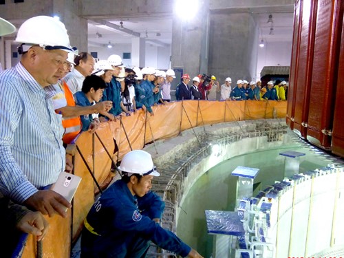 Doanh nhân lên tiếng về việc ''không sản xuất được ốc vít''