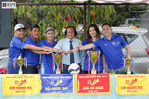 Lã Thiên Cầm “Nữ tướng”tài năng – xinh đẹp của làng phủi Sài Gòn