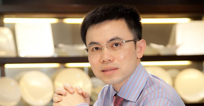 Lý Huy Sáng, giữa Đông và Tây