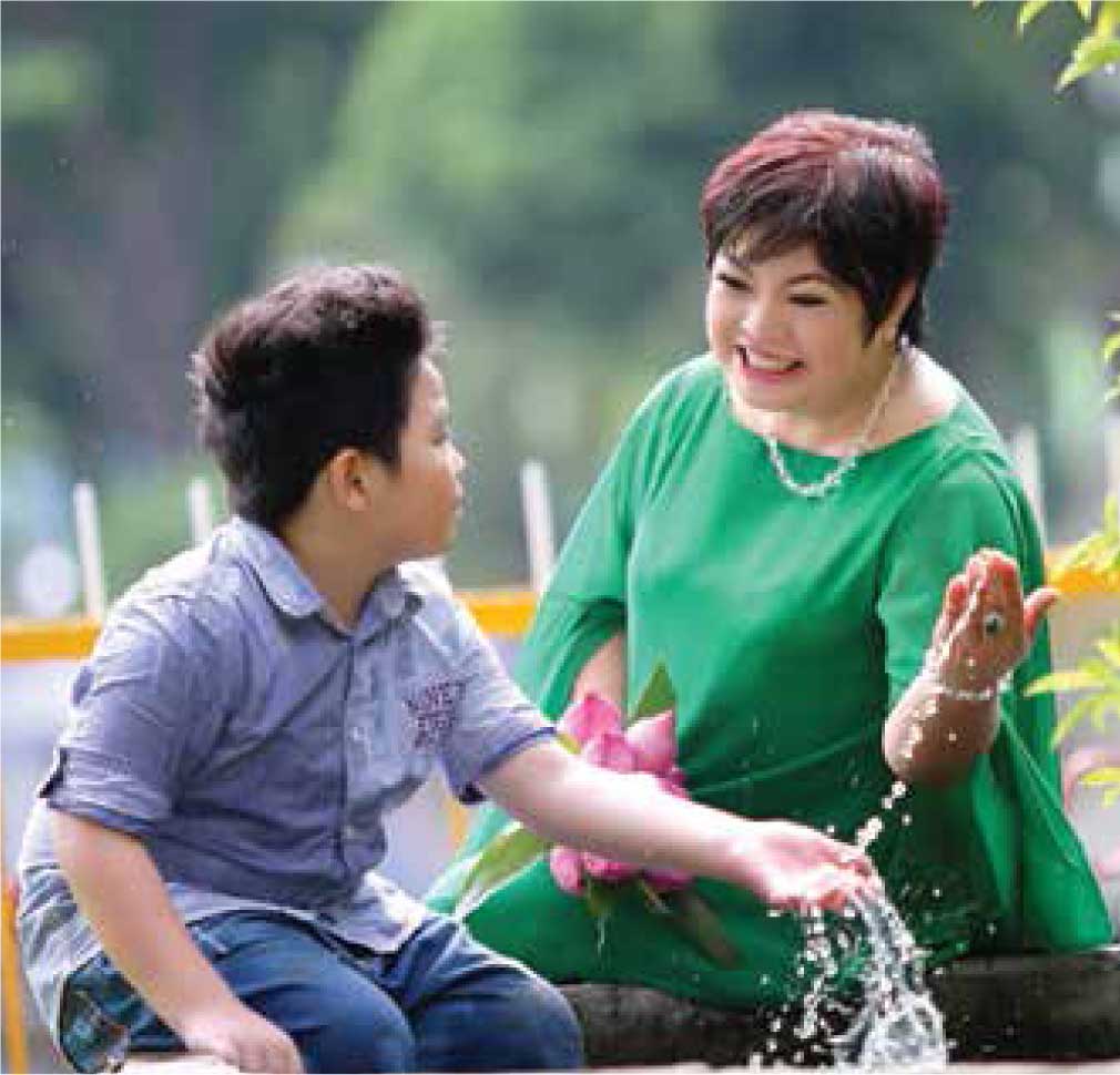 Yêu con bằng trái tim phụ nữ Phương Đông, dạy con bằng tư duy phụ nữ Phương Tây
