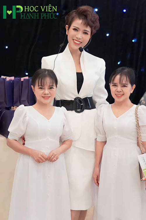 Chương trình có sự tham gia của “cặp song ca nhí” Thanh Hằng - Thanh Hà