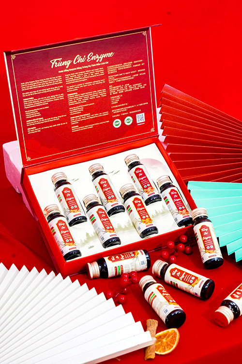 Sản phẩm Trùng Chi Enzyme là sự kết hợp giữa Enzyme thực vật, đông trùng hạ thảo và nấm linh chi giúp cân bằng huyết áp, tăng cường sức mạnh miễn dịch và hỗ trợ chống lại các bệnh lý. 