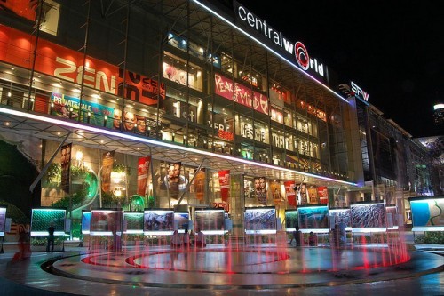 Central Worrld Plaza tại Bangkok. Ảnh: Bangkoktravel, tập đoàn Berli Jucker, central gruop, cá mập thái, ông chủ mua lại bigc BigC, cổ đông lớn, đơn vị thành viên, hàng hóa xuất nhập khẩu, sàn chứng khoán, Thương hiệu vàng, thương hiệu vàng sản phẩm dịch vụ , thương hiệu vàng công nghiệp việt nam