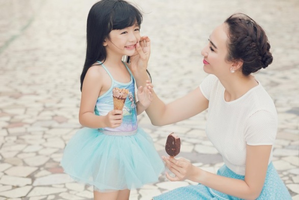 Hoa hậu Ngọc Diễm hiện tại là một nữ doanh nhân thành đạt. Cô chấp nhận cuộc sống đơn thân và hoàn toàn tự chịu trách nhiệm với quyết định của mình., Hoa hậu Thế giới người Việt, Hoa hậu Việt Nam 2008, Hoa hậu Nguyễn Thị Huyền, phim truyền hình Việt Nam, Hoa hậu Du lịch, Du lịch Việt Nam, Phan Thị Ngọc Diễm, Hoa hậu Ngọc Diễm, đăng quang Hoa hậu, Đền Hùng Giáng My, Hoa hậu Đền Hùng, bà mẹ đơn thân