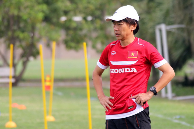 U23 Việt Nam tập trung ngày đầu: HLV Miura đối mặt ''bão'' chấn thương