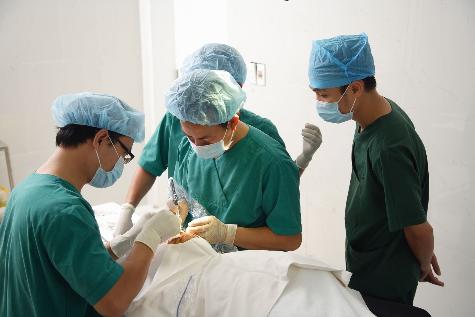 Thạc sĩ – Bác sĩ Đỗ Xuân Trường, Tổng Giám đốc hệ thống Thẩm mỹ viện Xuân Trường,