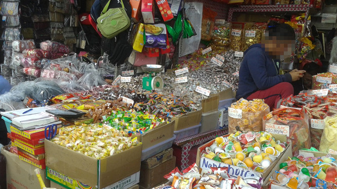 Bánh kẹo Trung Quốc gắn mác đặc sản Việt 