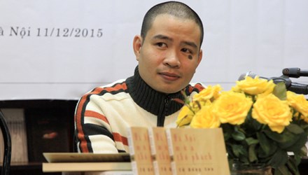 Người yêu Hà Nội bằng thơ