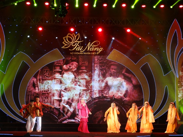 Tối ngày 8 tháng 11 năm 2015, tại Nhà thi đấu Nguyễn Du, Quận 1, Thành phố Hồ Chí Minh, Hiệp hội nữ doanh nhân Việt Nam đã tổ chức Chung kết cuộc thi: ‘‘Tài năng nữ doanh nhân Việt 2015’’, chương trình được truyền hình trực tiếp trên kênh HTV9, đài truyền hình Thành phố Hồ Chí Minh. 