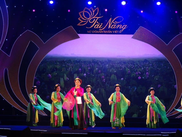 Tối ngày 8 tháng 11 năm 2015, tại Nhà thi đấu Nguyễn Du, Quận 1, Thành phố Hồ Chí Minh, Hiệp hội nữ doanh nhân Việt Nam đã tổ chức Chung kết cuộc thi: ‘‘Tài năng nữ doanh nhân Việt 2015’’, chương trình được truyền hình trực tiếp trên kênh HTV9, đài truyền hình Thành phố Hồ Chí Minh. 