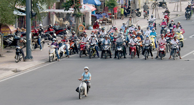Những người vượt đèn đỏ thường không thành đạt trong cuộc sống - Ảnh 1. Những người vượt đèn đỏ thường không thành đạt trong cuộc sống - Ảnh 1.